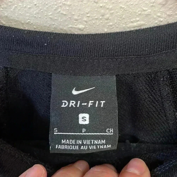 NIKE Women’s Cropped Sweatshirt - Picture 5 of 7